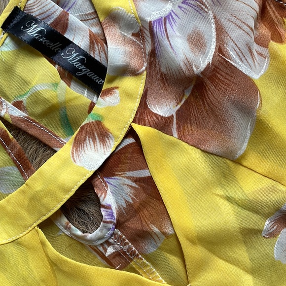 Yellow Floral Sleeveless Blouse - Picture 7 of 7